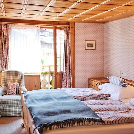 Romantik Hotel Chesa Grischuna Klosters Bagian luar foto
