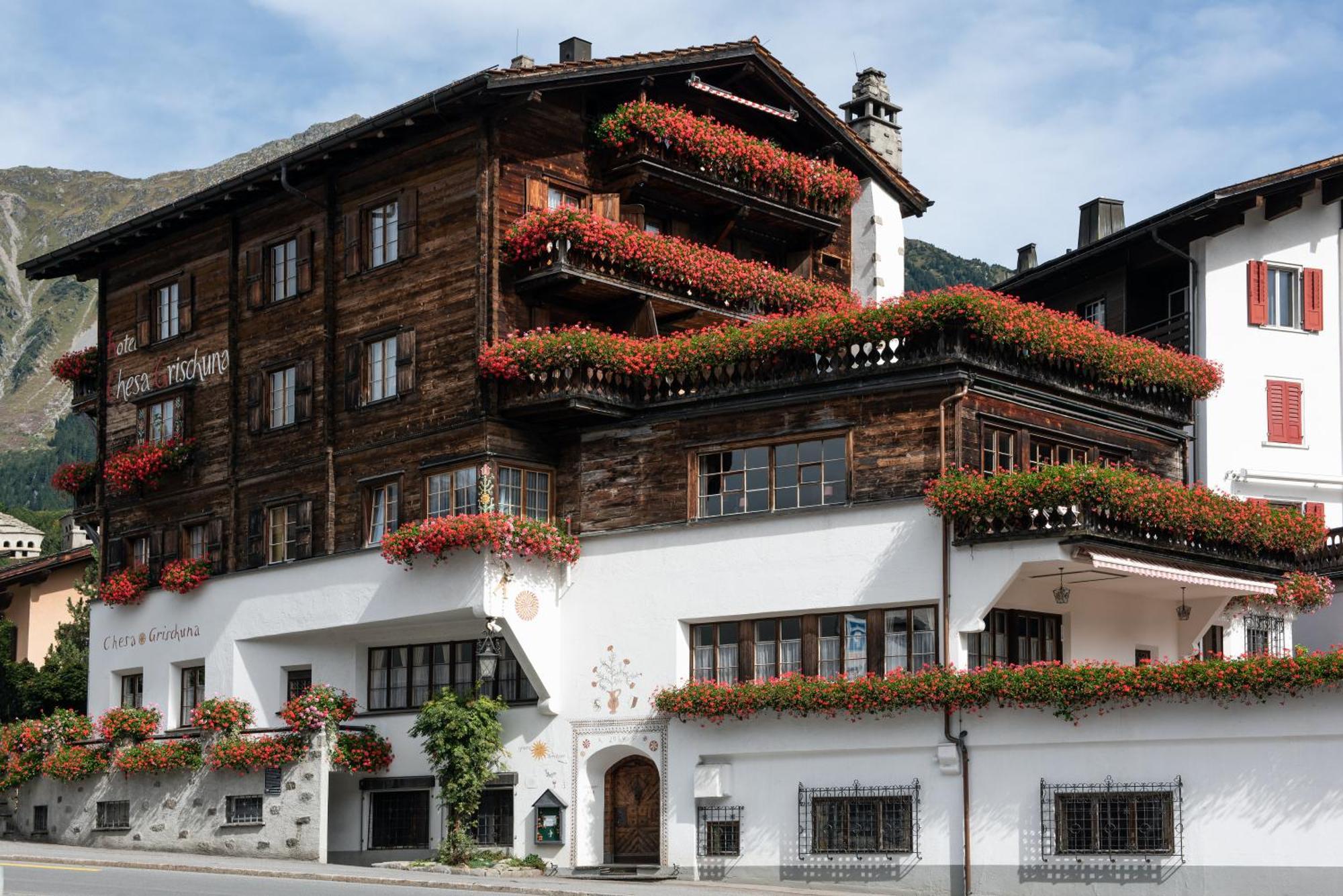 Romantik Hotel Chesa Grischuna Klosters Bagian luar foto