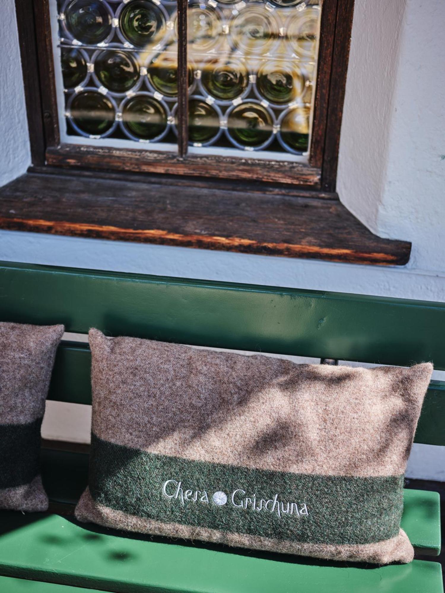 Romantik Hotel Chesa Grischuna Klosters Bagian luar foto