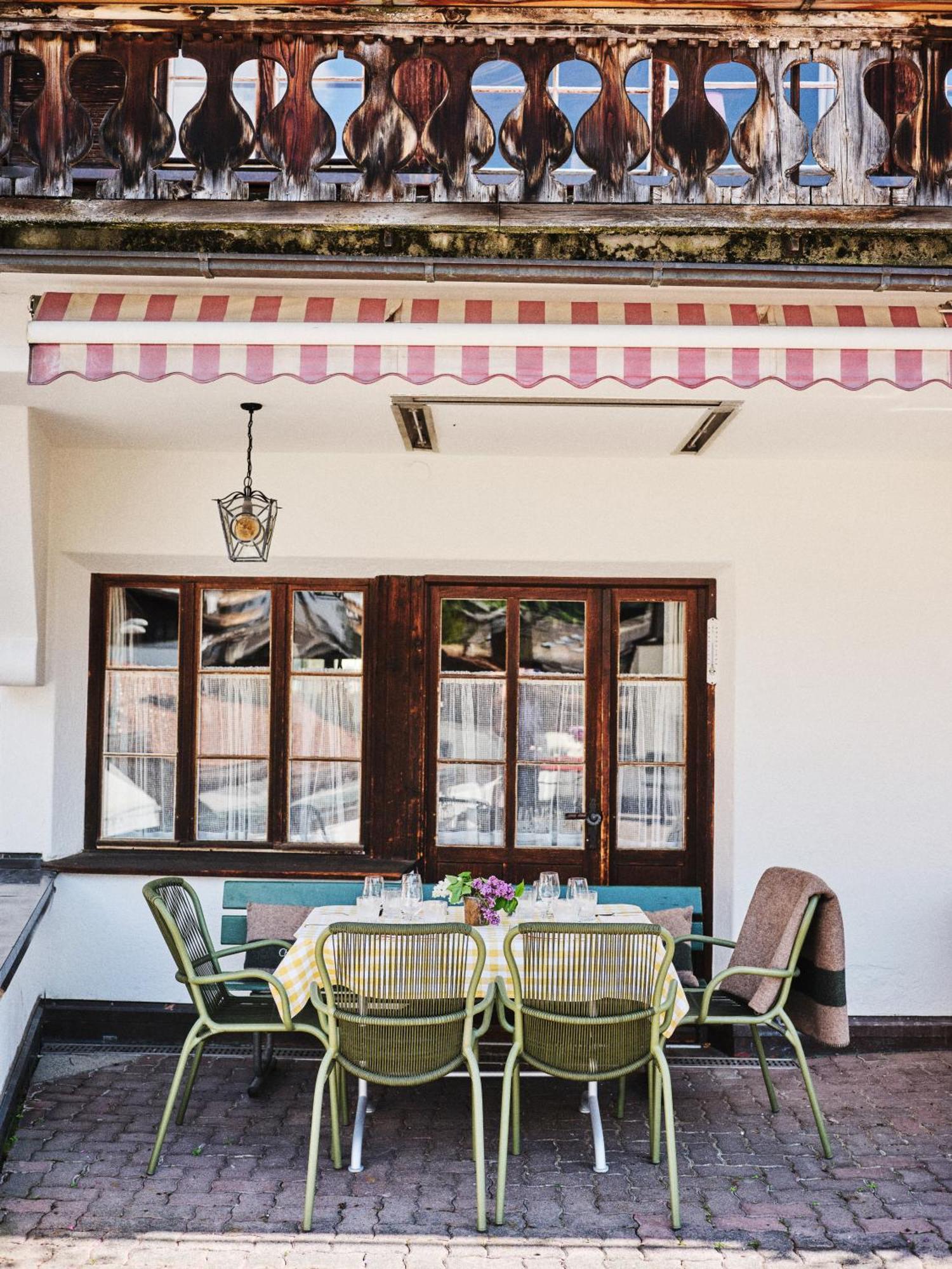 Romantik Hotel Chesa Grischuna Klosters Bagian luar foto