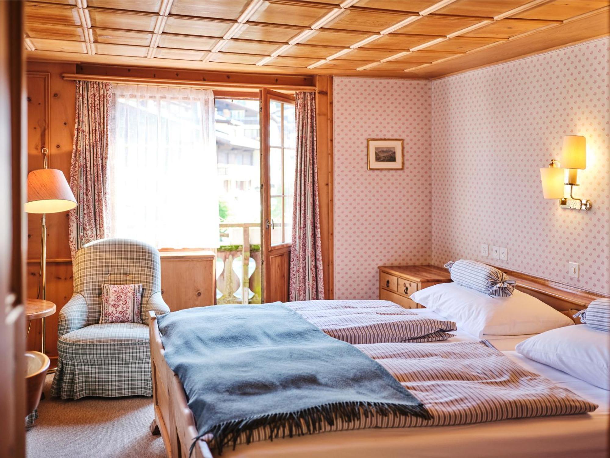 Romantik Hotel Chesa Grischuna Klosters Bagian luar foto